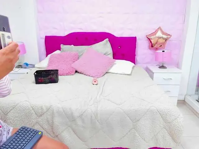Live sex webcam photo for SofiaTayler #269316612