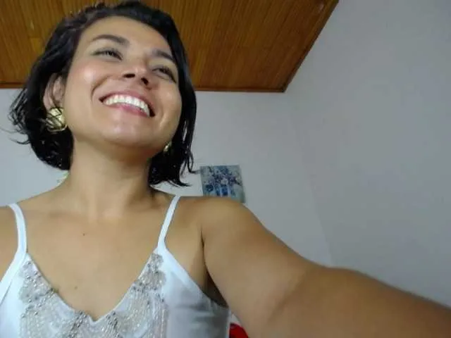 Live sex webcam photo for EVELYN-QUEEN #269321016