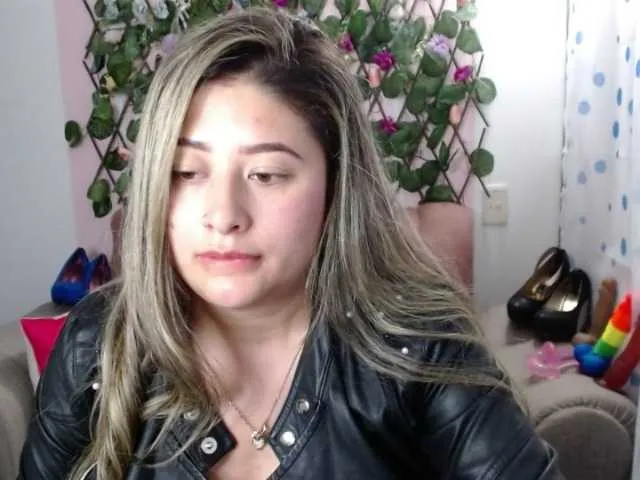 Live sex webcam photo for Tamarasex1 #269320945