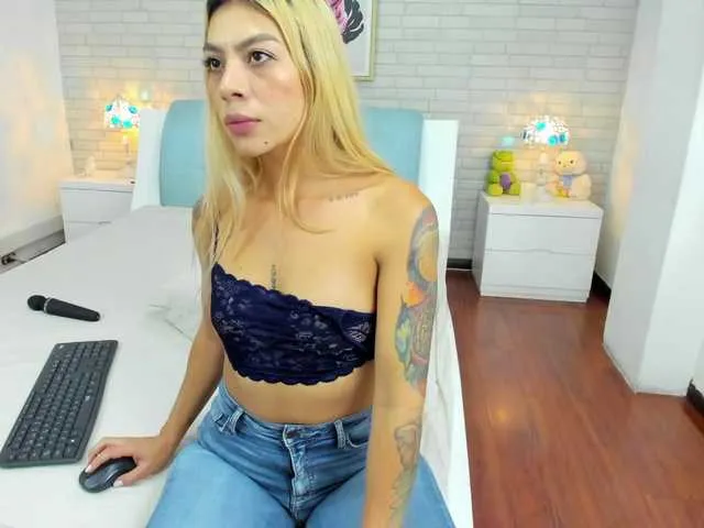 Live sex webcam photo for SexyDione #269316025