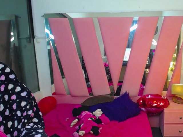 Live sex webcam photo for violetadam #269321329