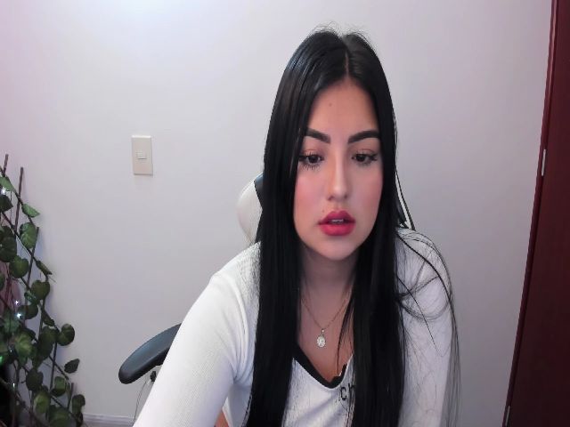 Live sex webcam photo for SaraValennn #269334229