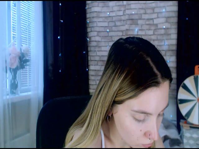 Live sex webcam photo for CumMeaRiver #269321999