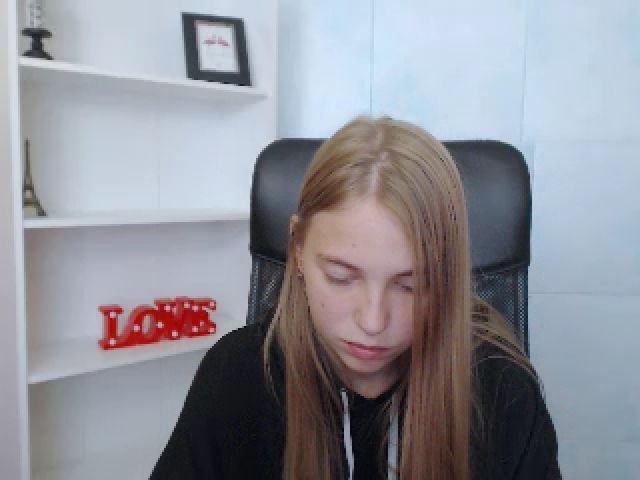 Live sex webcam photo for SshyTeen #269321663