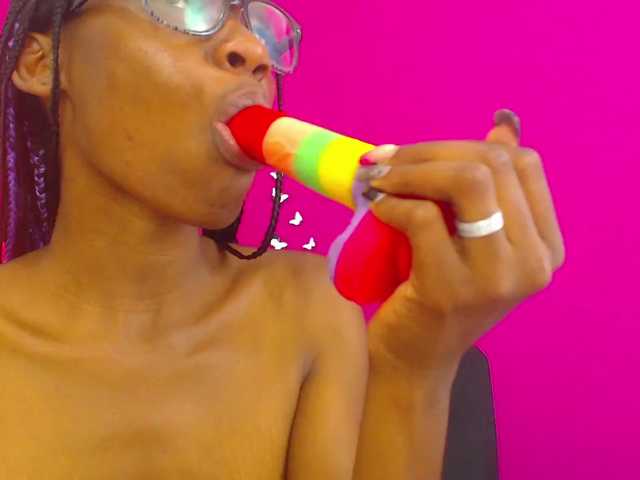 Live sex webcam photo for -UMAWILLIAMS #269330231