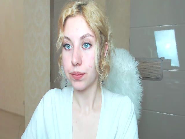 Live sex webcam photo for MollyDiamond1 #269328186