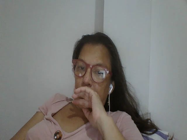 Live sex webcam photo for SweetLola01 #269318339