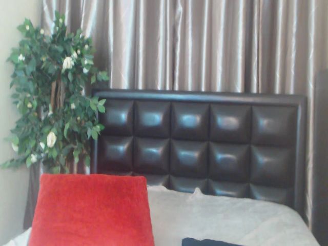 Live sex webcam photo for MelaniaYoung #269333060