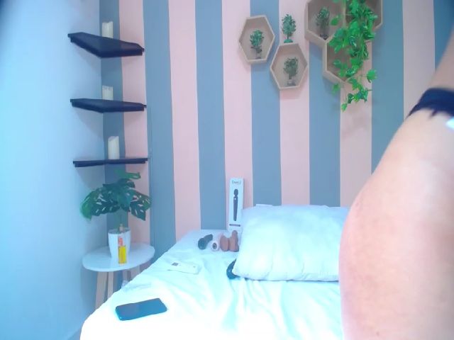 Live sex webcam photo for Aleja_10 #269326162