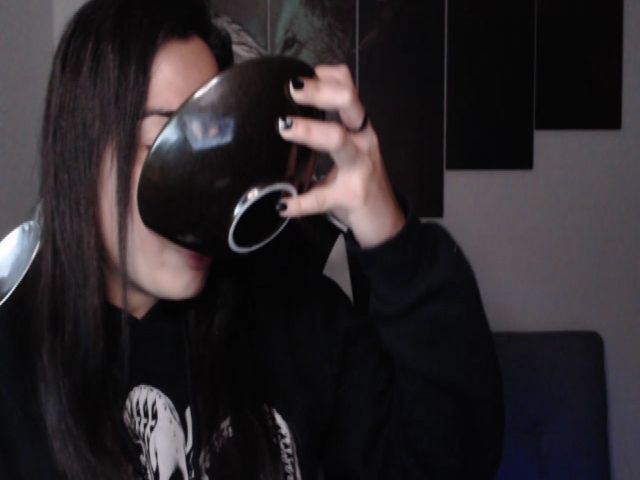 Live sex webcam photo for LycanGirl #269318649