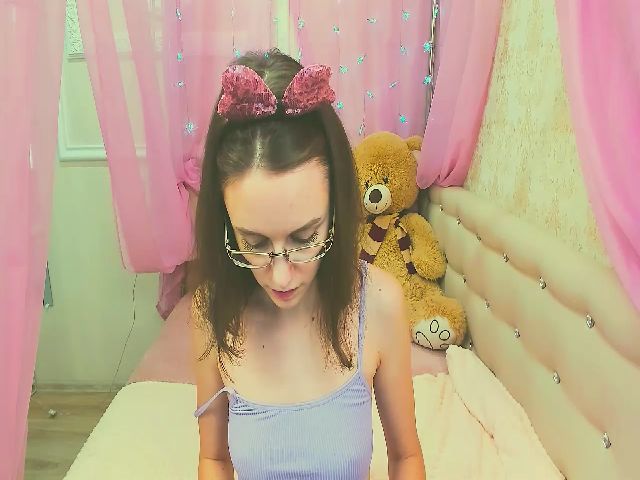 Live sex webcam photo for LIL_MAYA #269322556