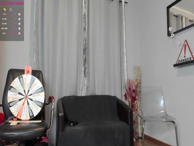 Live sex webcam photo for Emeli_Squirt #269318684