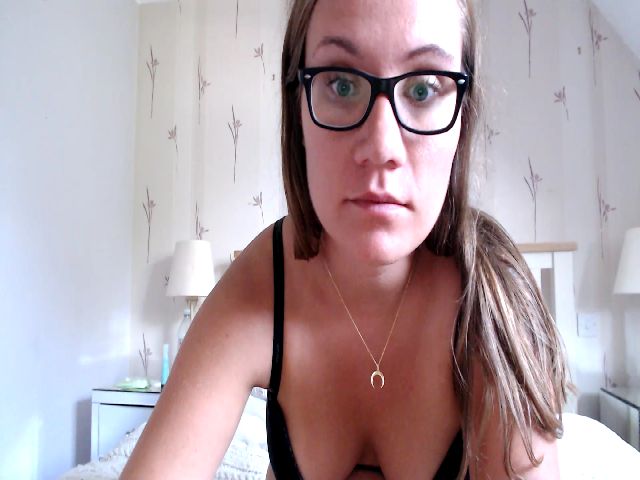 Live sex webcam photo for JennyMFC #269327040