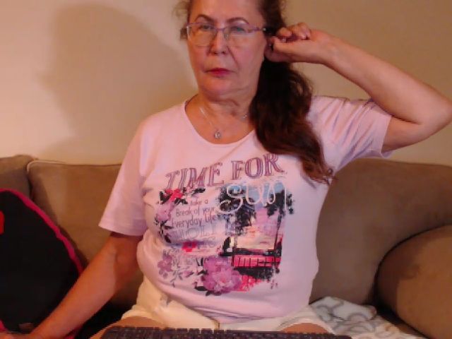 Live sex webcam photo for LovableMilf #269328824