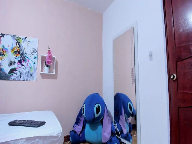 Live sex webcam photo for ZOE_CAT #269325847