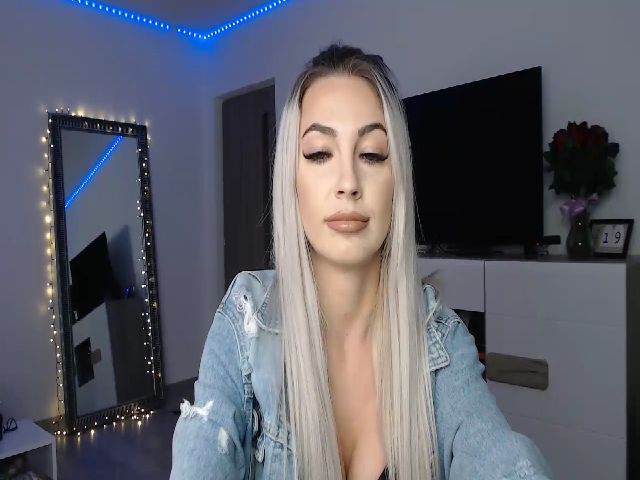 Live sex webcam photo for Anyaa_ #269332775