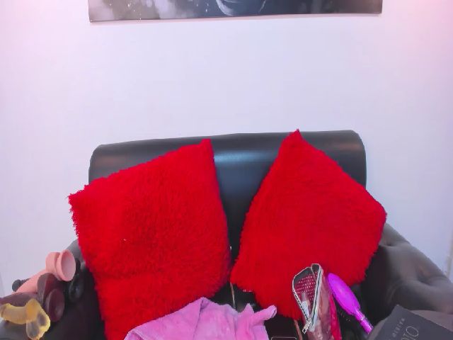 Live sex webcam photo for Roseann__ #269325688