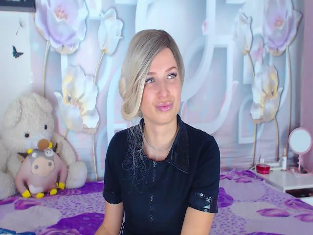 Live sex webcam photo for MoonCandyGirl #269325469
