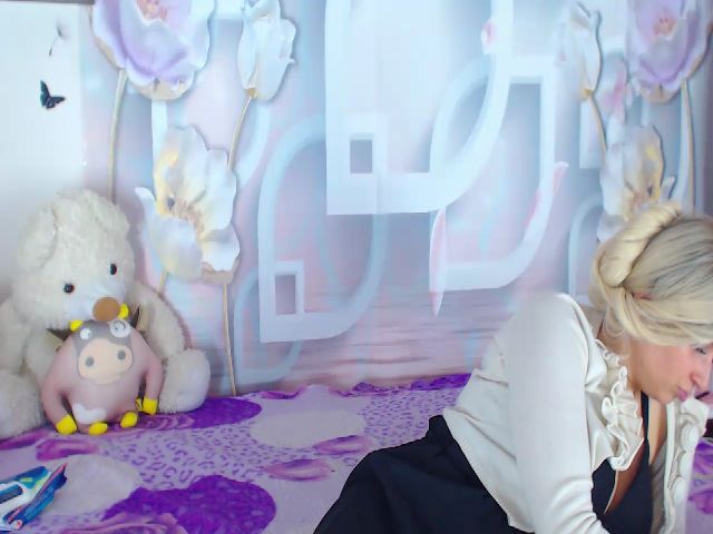 Live sex webcam photo for MoonCandyGirl #269331399