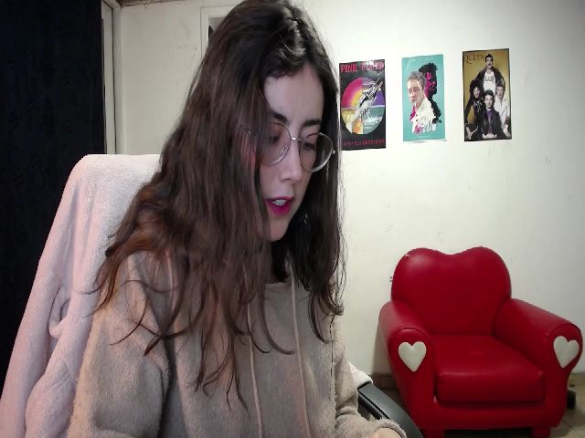 Live sex webcam photo for Cherrybunny21 #269317954