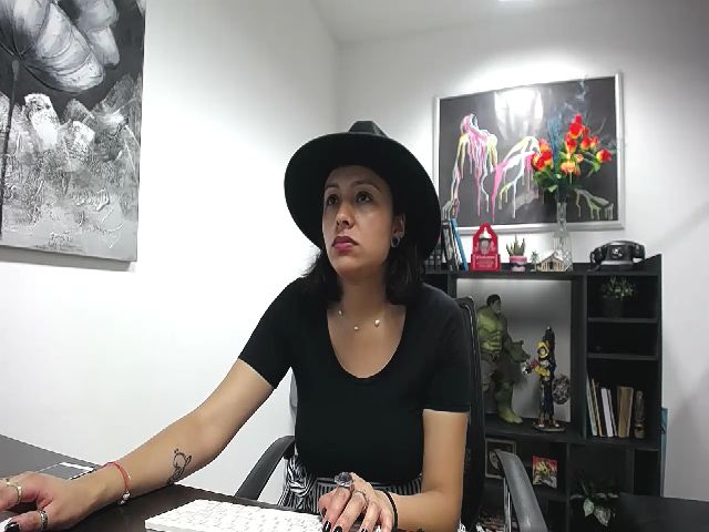 Live sex webcam photo for Emily_sweet2 #269333741