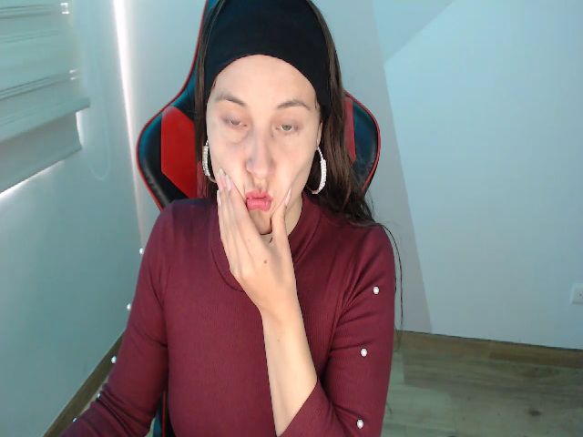 Live sex webcam photo for SharonMora #269328747