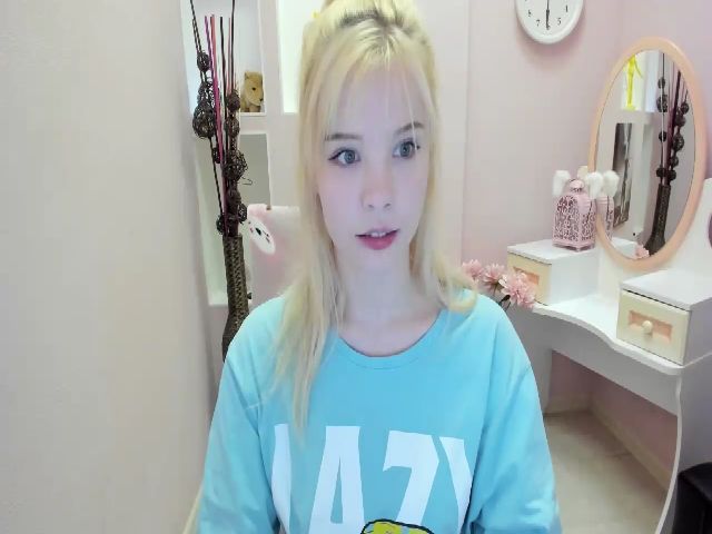 Live sex webcam photo for VeronicaRangy #269333919