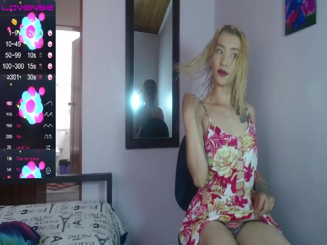 Live sex webcam photo for KellyUnicorn #269332573