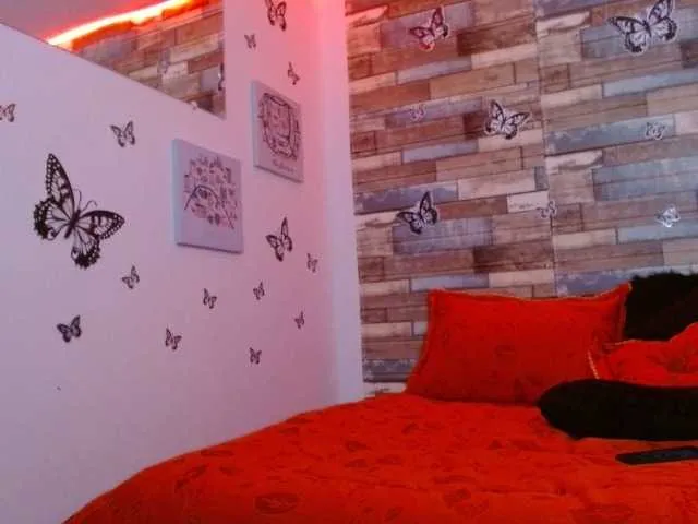 Live sex webcam photo for milenacambc #269330217