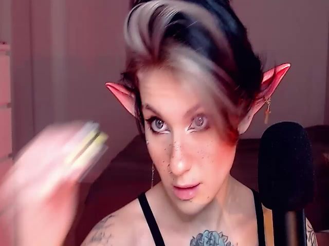 Live sex webcam photo for Hella_Hell #269326596