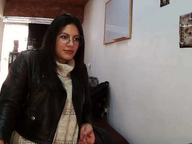 Live sex webcam photo for isabellalatin #269329919