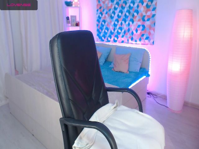 Live sex webcam photo for MelonyStar #269322712
