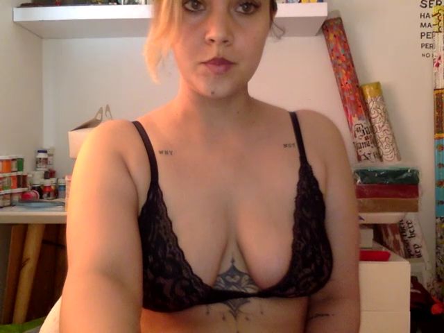 Live sex webcam photo for Alicenicolle #269325876