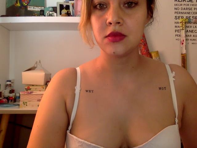 Live sex webcam photo for Alicenicolle #269326397