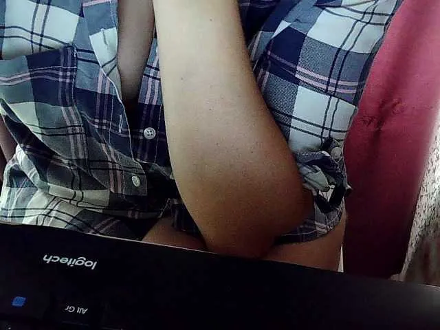 Live sex webcam photo for Yoursweetbaby #269320697