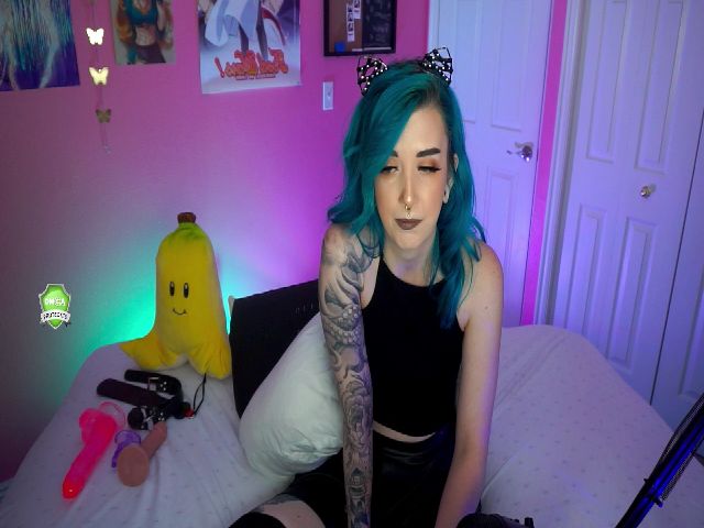 Live sex webcam photo for thatgamerwife #269333011