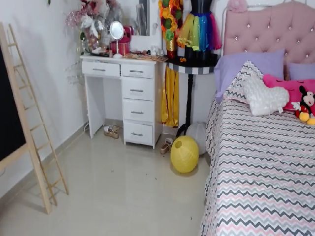 Live sex webcam photo for Sweet_bby18x #269326943
