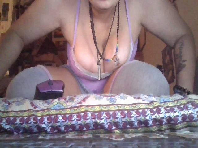 Live sex webcam photo for HornyHunBunny #269322466