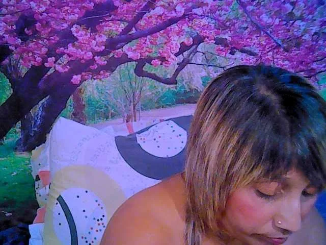 Live sex webcam photo for indianroxy #287933284