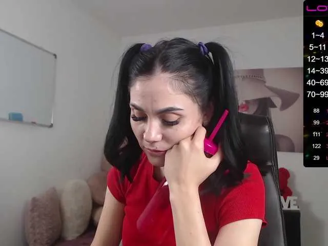 Live sex webcam photo for Evelyn7 #269341080