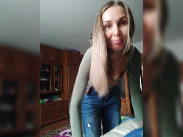 Live sex webcam photo for Aurora108 #288002789