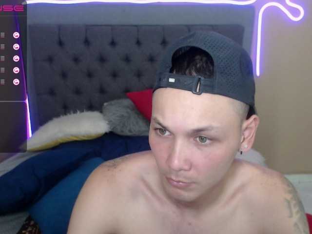 Live sex webcam photo for WONDERCOUPLEE #269335182