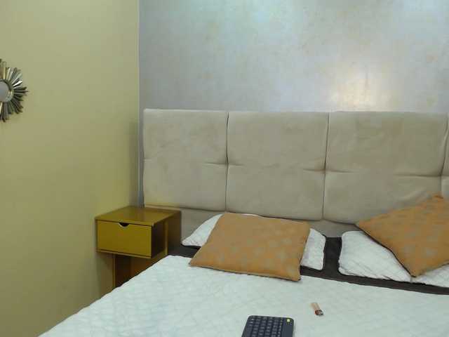 Live sex webcam photo for Jipsya #269345677