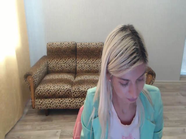 Live sex webcam photo for SexyBeatriice #269344072