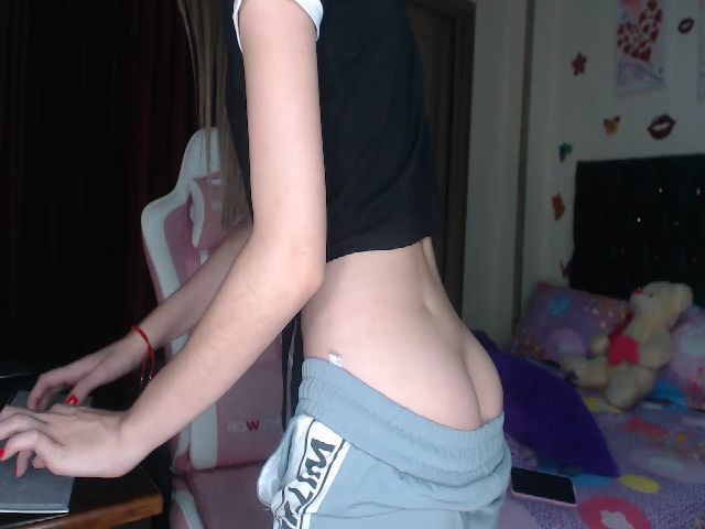 Live sex webcam photo for MIA_LOVE24 #269338654