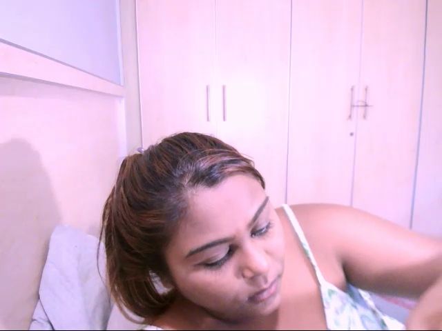 Live sex webcam photo for Indiandiva96 #269347540