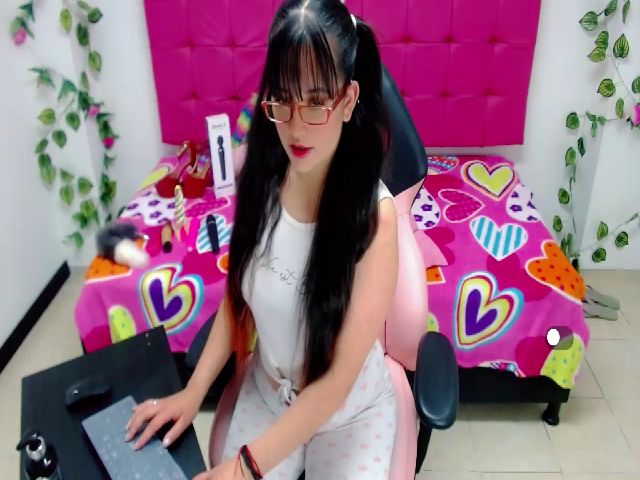 Live sex webcam photo for Pink_queenn #269339205