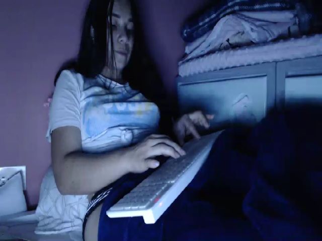 Live sex webcam photo for Joanne7 #269339667