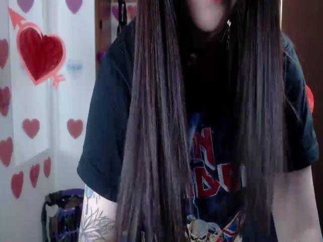 Live sex webcam photo for Miahot21 #269354370