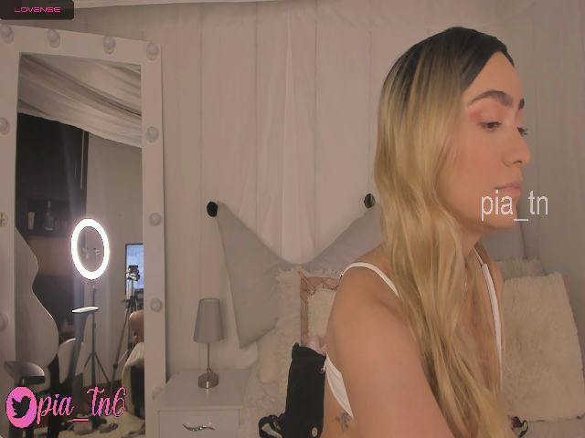 Live sex webcam photo for Pia_tn #269352468
